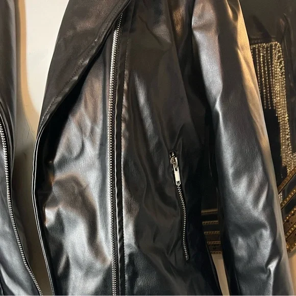Sleek Black Leather Moto Jacket - Picture 12 of 16